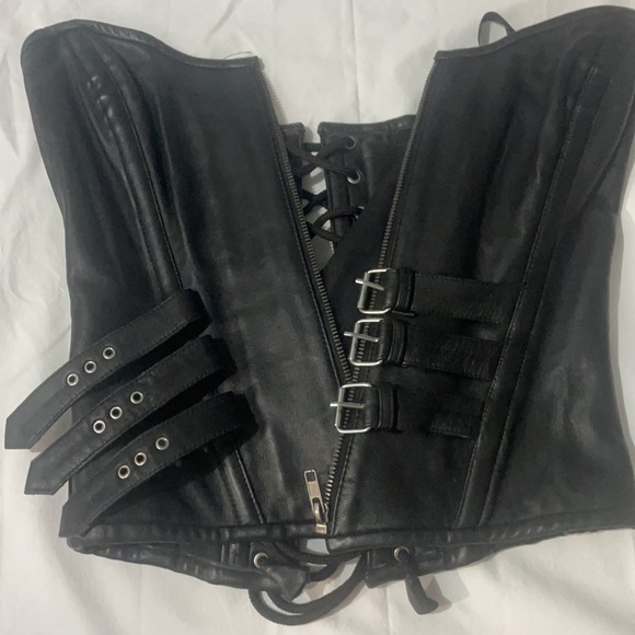 Leather Corset - Picture 3 of 8